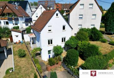 Sanierungsbedürftiges und freistehendes Einfamilienhaus mit Stellplatz in Stuttgart-Mühlhausen