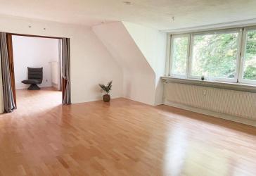 Provisionsfrei: Lichtdurchflutete 4-Zimmer-Eigentumswohnung mit Westbalkon in grüner Bestlage