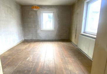 WOHNHAUS - RENOVIERUNGSOBJEKT mit großem Potenzial für Wohnen und Gewerbe
