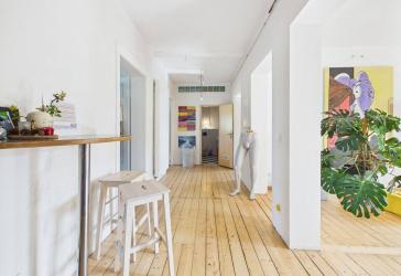 Altbauwohnung mit Wärmepumpe und Terrasse in zentraler Lage zum Veredeln !