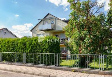 Gepflegtes Mehrfamilienhaus mit stabilen Mieteinnahmen und großem Grundstück