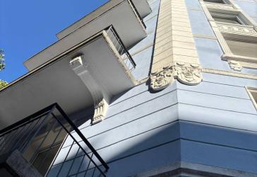 Charmante 2-Zimmer-Altbauwohnung mit großem Südbalkon – frei & provisionsfrei von privat