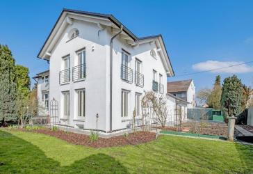 Vielseitiges Zweifamilienhaus mit Ausbaupotenzial