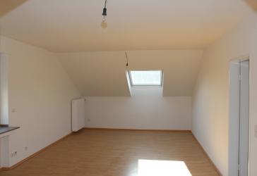Helle, großzügige Dachgeschoss Wohnung