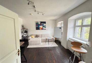 Schöne Renovierte Altbau-Maisonett-Wohnung auf 3 Etagen