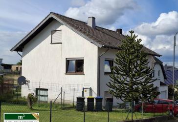 Einfamilienhaus mit Einliegerwohnung in leichter Hanglage