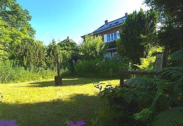 Charmante Villa - mit Wasserzugang -als Ein- oder Mehrfamilienhaus nutzbar- am Schlachtensee
