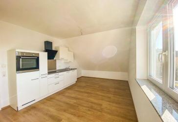 Helle 3,5-Zi.-Wohnung mit über 100 m² Grundfläche in Vaihingen – EBK, Stellplatz, Keller, ab sofort