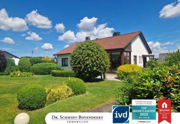 Tolles Einfamilienhaus im Bungalowstil mit wunderschönem parkähnlichen Gartengrundstück in Weitefeld!