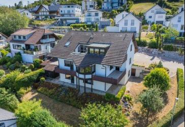 Großes, gepflegtes Anwesen mit vier Einheiten und Doppelgarage