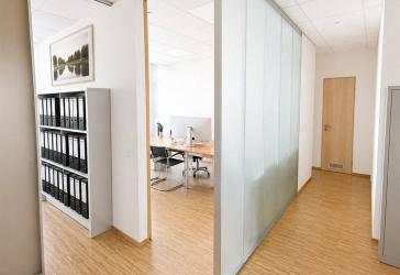 Kleine Büro-/Praxisfläche in zentraler Lage von Singen - frei ab September 2026