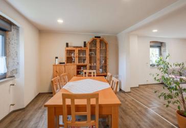 Freistehendes Haus mit Wintergarten + Kamin + 999 m² Grundstück + große Scheune