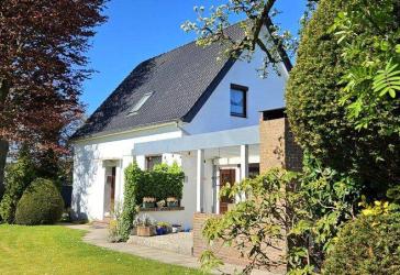 Alle Augen auf diese Immobilie! Grandioses EFH mit XXL-Garten, Nebengebäude + Garage! 0 % Käuferprovision!
