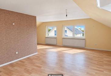 Lichtdurchflutete Dachgeschosswohnung mit drei Schlafzimmern und Gartenmitbenutzung!