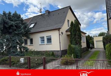 Haus mit großem Grundstück