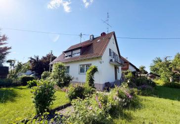Großzügiges Einfamilienhaus mit üppigem Grundstück Garage + Abstellschuppen in Weißenhorn-Attenhofen