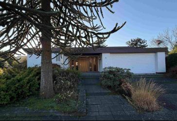 Großzügiges Architektenhaus mit Bungalow-Komfort, Garage & Garten - ruhige Lage in Uetersen