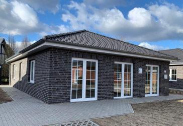 Schöner Walmdachbungalow mit hochwertiger Ausstattung AUF IHREM GRUNDSTÜCK