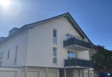 Hochwertig modernisierte 3-Zimmer-Dachgeschosswohnung mit Balkon, Garage & Stellplatz