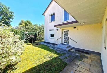 Klassisches Zweifamilienhaus mit Baureserve, in einer ruhigen Lage der Stadt Olching.