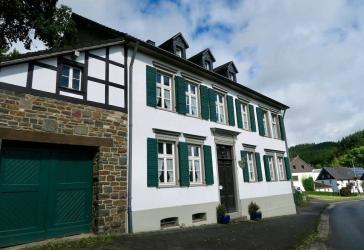 Historisches Gebäudeensemble Hofanlage mit Herrenhaus insgesamt 3 Häuser 480m² WFL+NFL für Liebhaber