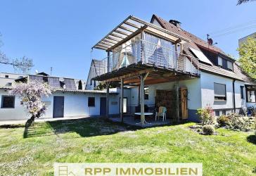 Familientraum!! Großzügige Wohnung mit XXL-Balkon + traumhafter Gartennutzung