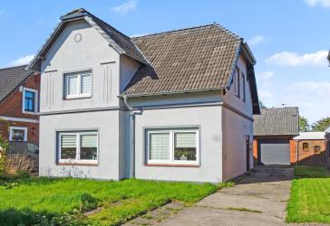 Renovierungsbedürftiges Bürgerhaus mit Garage in Friedrichskoog