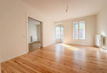 Frisch sanierte 4-Zimmer-Altbauwohnung mit Wintergarten in historischem Gebäude direkt in Coburg!
