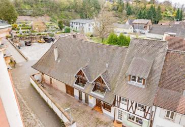 Kapitalanlage - 2 Häuser mit Scheune und Ausbaupotential in Herbolzheim