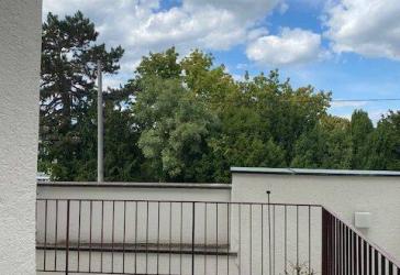 **Helle 3-Zimmer Immobilie im Herzen Stuttgarts mit Garage, Garten und Keller**