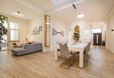 Neusaniertes Wohn- und Geschäftshaus mit 361 m² Gesamtfl., Dachterrasse sowie Büro & Lager in Elzach