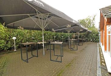 Immobilien-Richter: Gut laufendes Restaurant/Biergarten mit 5 zusätzliche Wohnungen.