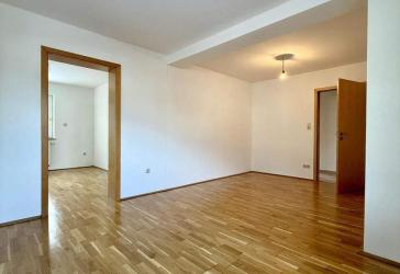 Gepflegte 4 Zimmer-Wohnung mit Terrasse in Landshut-Achdorf
