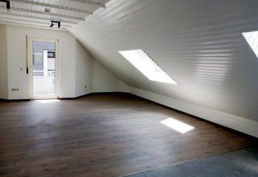 Wohnen an der schönen Bergstraße ! Renovierte Dachgeschosswohnung sucht neue Bewohner