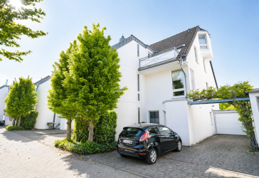 Stilvoll wohnen auf zwei Ebenen - Maisonette mit zwei Balkonen in Top-Lage von Büderich