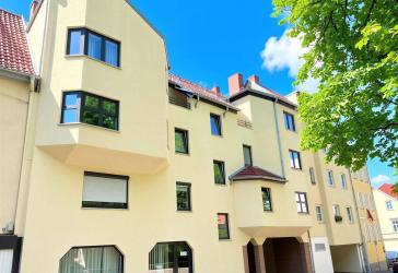 Ihre Stadtwohnung: Charmante Maisonette mit drei Balkonen und inkl. Tiefgaragenstellplatz im Haus