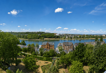 Großzügiges Wohnhaus mit Rheinblick und Potenzial für bis zu drei Wohneinheiten