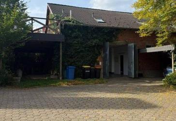 Wohn- und Gewerbeimmobilie mit großzügiger Dachgeschosswohnung