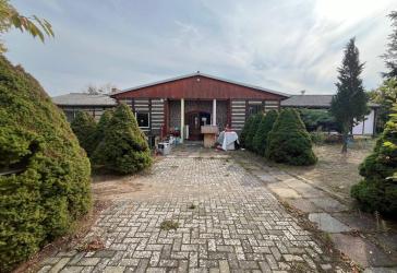 Veranstaltungssaal und Restaurant mit Fitnessstudio-Genehmigung auf 2.200 m² Pachtgrundstück