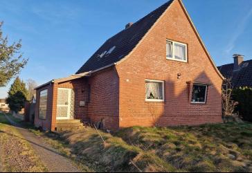 EINFAMILIENHAUS AUF GROSSEM GRUNDSTÜCK
