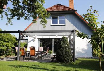 PROVISIONSFREI: Modernes Einfamilienhaus mit Südterrasse, Carport, zentrale und ruhige Lage
