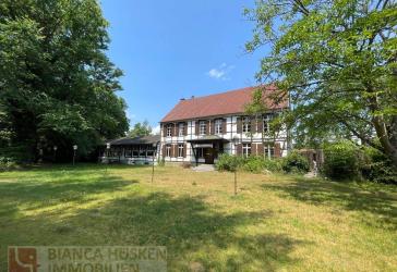 Stadtnahe Gutshof-Landidylle für Wohnen, Wirken oder Wissen in renommierter Gartenwirtschaft + Saal