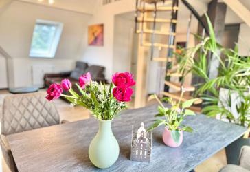 Bezugsfreie 3-Zimmer-Wohnung + ausgeb. Spitzboden! Privater Garten! 2022 modernisiert! Garage! EBK!