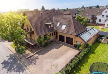 Melanie Kreimeyer präsentiert: Nicht gebaut, sondern geliebt: Ein außergewöhnliches Zuhause in Helpsen