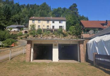 Sanierungsbedürftige Doppelhaushälfte mit schöner Aussicht