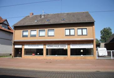 Wohn-/Geschäftshaus mit 3 Wohnungen und riesiger Gewerbeeinheit in Gleidingen!