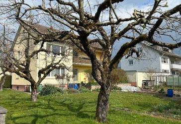 Dreifamilienhaus mit Doppelgarage in ruhiger Wohnlage