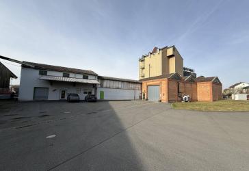 Vielseitiger Gewerbestandort mit Büro-, Lager- und Hallenflächen in Volkmarsen