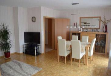 Großzügige 4-Raum-Wohnung mit 2 Balkonen, separatem Mansardenzimmer und Garage!
