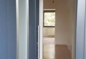 helle, modernisierte 2,5-Zimmerwohnung mit Südbalkon in zentraler Lage von Halstenbek-Krupunder